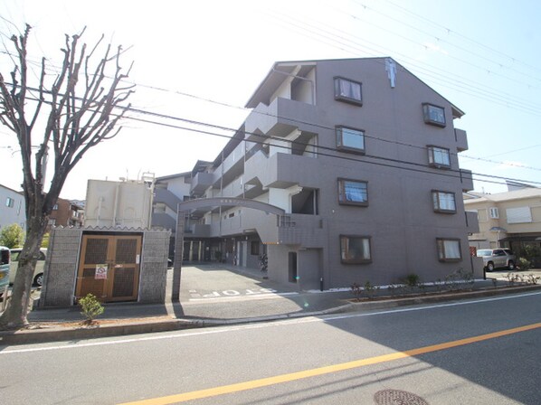 甚樹園マンション弐番館の物件外観写真